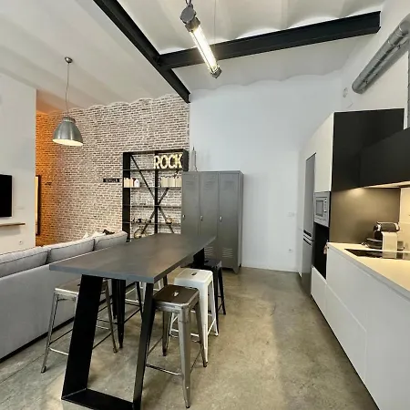 06 Alameda Luxury Apartment